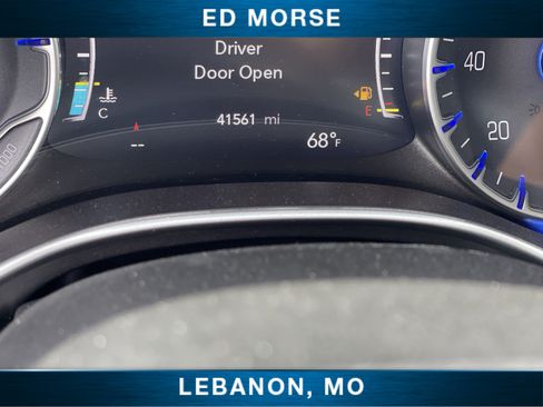 Used 2024 Chrysler Pacifica Touring-L FWD image 12