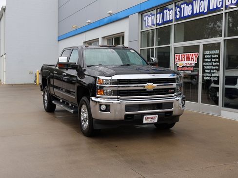 Used 2016 Chevrolet Silverado 3500 LTZ image 2