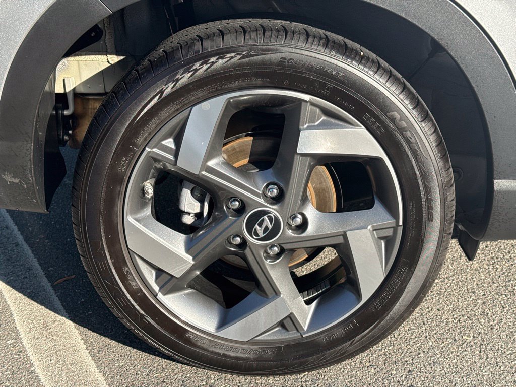 Used 2025 Hyundai Venue SEL FWD image 12