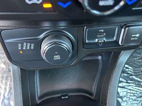 Used 2023 Jeep Renegade Latitude AWD/4WD image 24