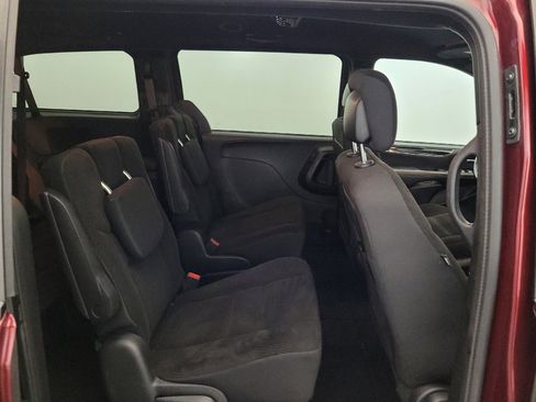 Used 2018 Dodge Grand Caravan SE FWD image 19