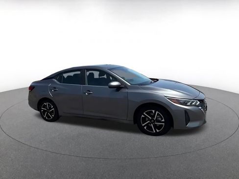 Used 2025 Nissan Sentra SV FWD image 2