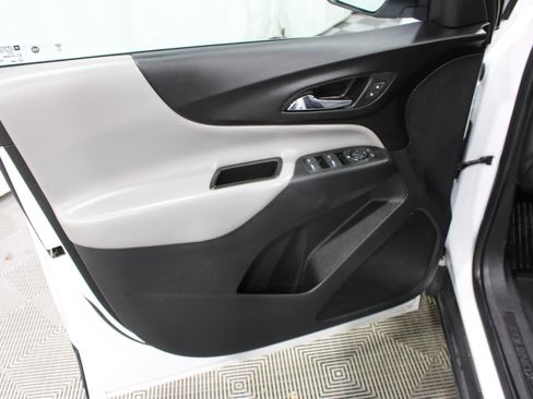 Used 2021 Chevrolet Equinox LS FWD image 6