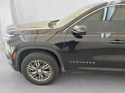 Used 2024 Chevrolet Traverse LT FWD image 3