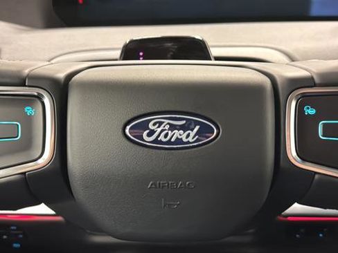 Used 2025 Ford Expedition Platinum image 21