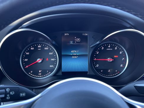 Used 2021 Mercedes-Benz GLC 300 4MATIC image 21