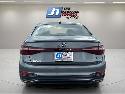 Used 2025 Volkswagen Jetta SE FWD image 6