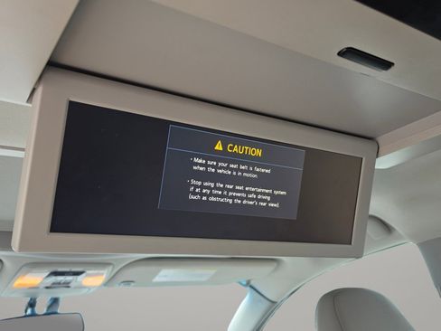 Used 2015 Toyota Sienna Limited Premium AWD/4WD image 5