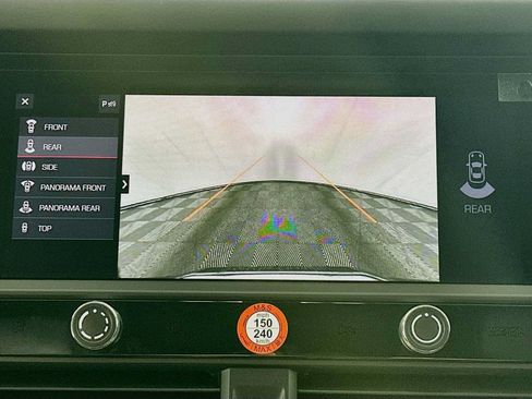 Certified 2026 Porsche Macan AWD/4WD image 19