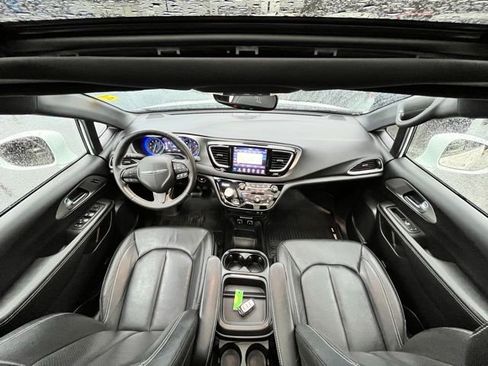 Used 2020 Chrysler Pacifica Touring-L w/ Advanced Safetytec Group image 28
