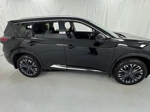 Certified 2026 Nissan Rogue Platinum w/ Platinum Premium Package AWD/4WD image 2