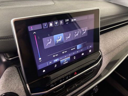 Used 2024 Jeep Compass Latitude image 26