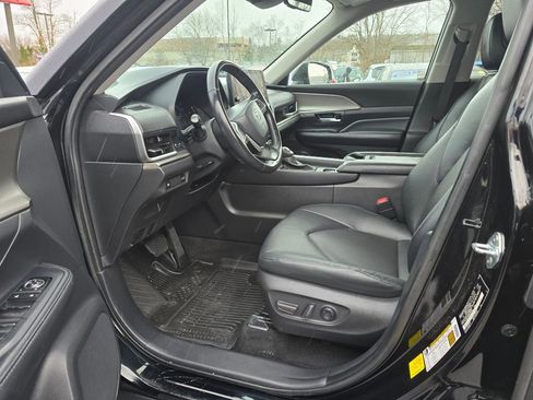 Certified 2024 Toyota Grand Highlander XLE image 17