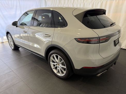 Certified 2023 Porsche Cayenne image 3