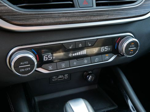 Used 2020 Nissan Altima 2.0 Platinum FWD image 30