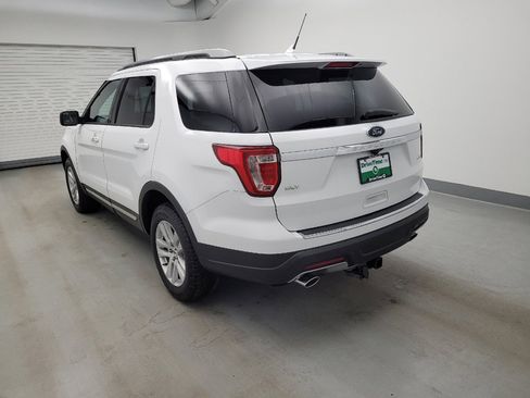 Used 2018 Ford Explorer XLT w/ Equipment Group 202A AWD/4WD image 5