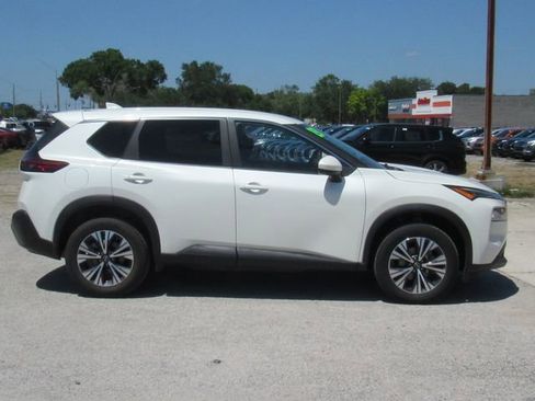 Used 2023 Nissan Rogue SV FWD image 2