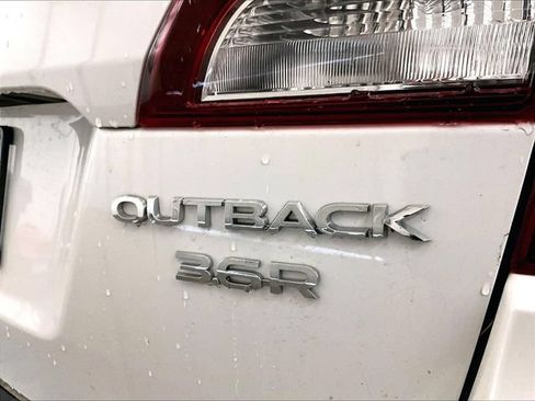 Used 2017 Subaru Outback 3.6R Touring AWD/4WD image 14