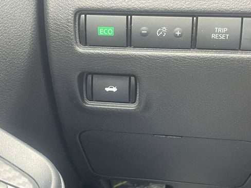 Used 2025 Nissan Sentra SV FWD image 21