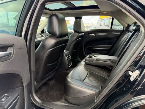 Used 2018 Chrysler 300 Touring L image 7