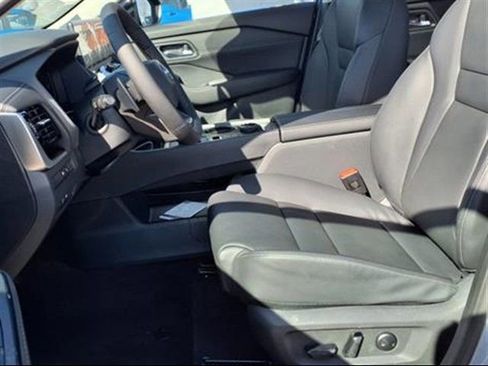 New 2025 Nissan Rogue SL w/ Tech Package image 26