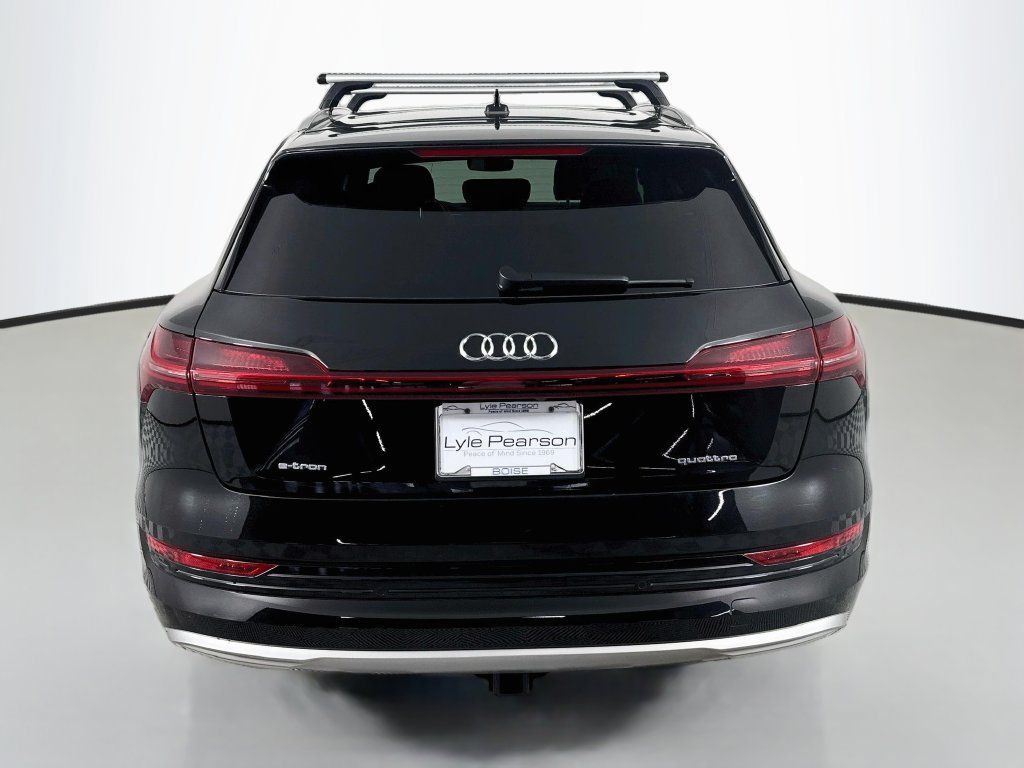 Used 2022 Audi e-tron Premium Plus AWD/4WD image 10