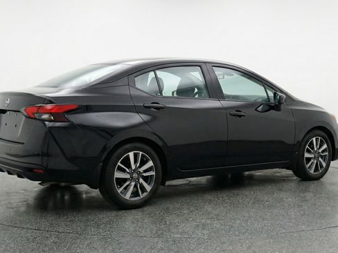 Used 2025 Nissan Versa SV image 9