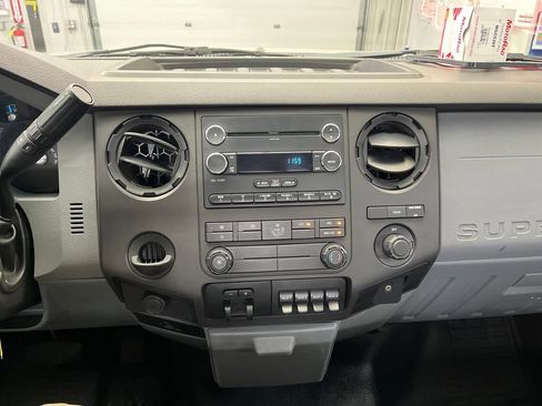 Used 2014 Ford F550 2WD Regular Cab Super Duty image 23