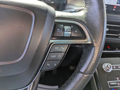 Used 2022 Lincoln Nautilus Standard w/ Premium Package image 18