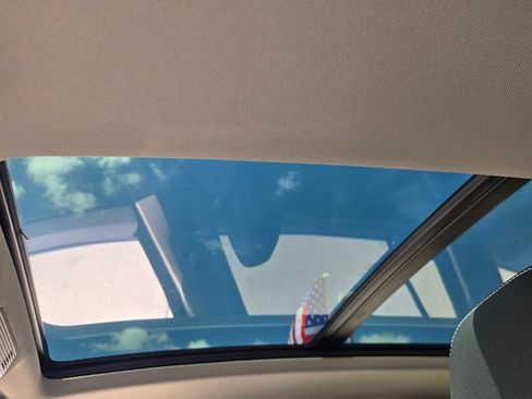 Certified 2026 Volkswagen Atlas SE w/ Panoramic Sunroof Package FWD image 18