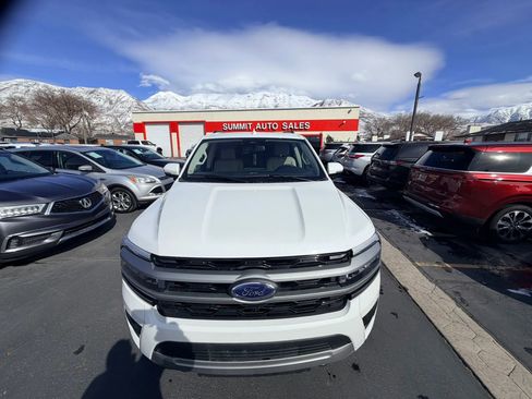 Used 2023 Ford Expedition XLT image 9