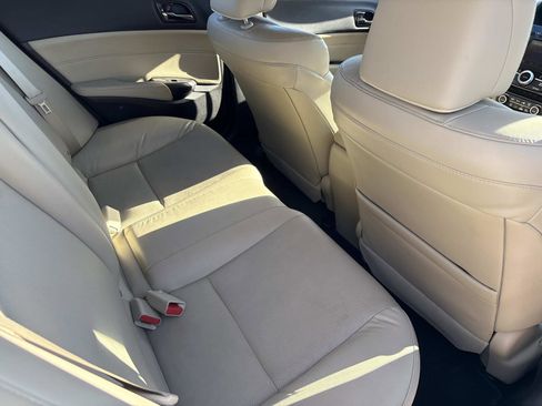 Used 2017 Acura ILX w/ Premium Package image 33