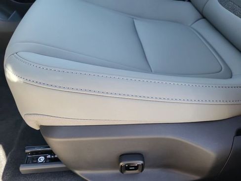 New 2026 Volvo EX30 Plus w/ Protection Package Premier image 12