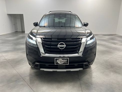 Used 2025 Nissan Pathfinder SL image 2