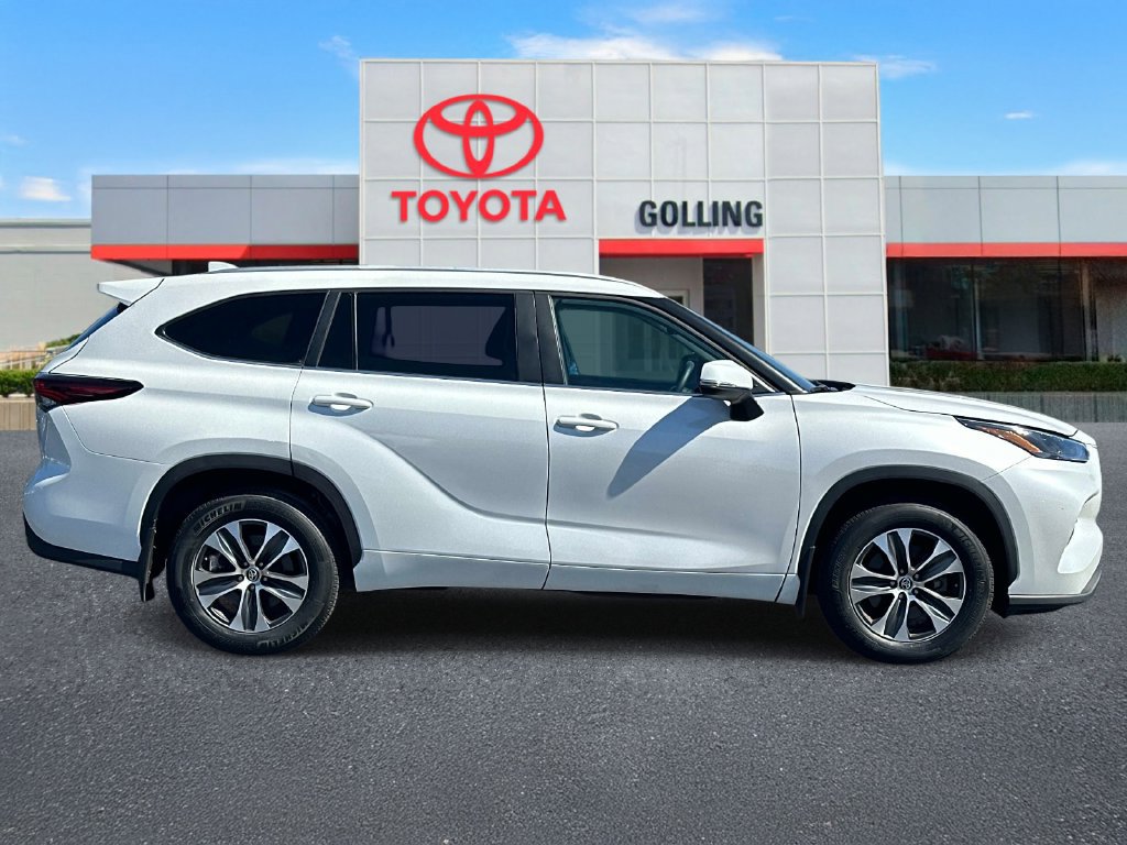 Used 2024 Toyota Highlander XLE AWD/4WD image 6