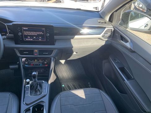 New 2026 Volkswagen Taos SE FWD image 6
