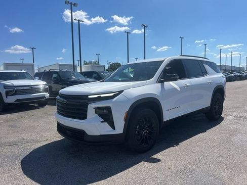 New 2026 Chevrolet Traverse LT w/ Midnight/Sport Edition FWD image 7