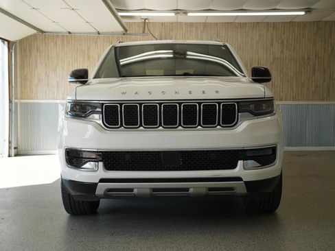 Used 2024 Jeep Wagoneer L Series II w/ Flexible Seating Group image 2