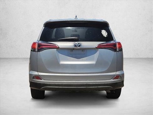 Used 2018 Toyota RAV4 LE FWD image 7