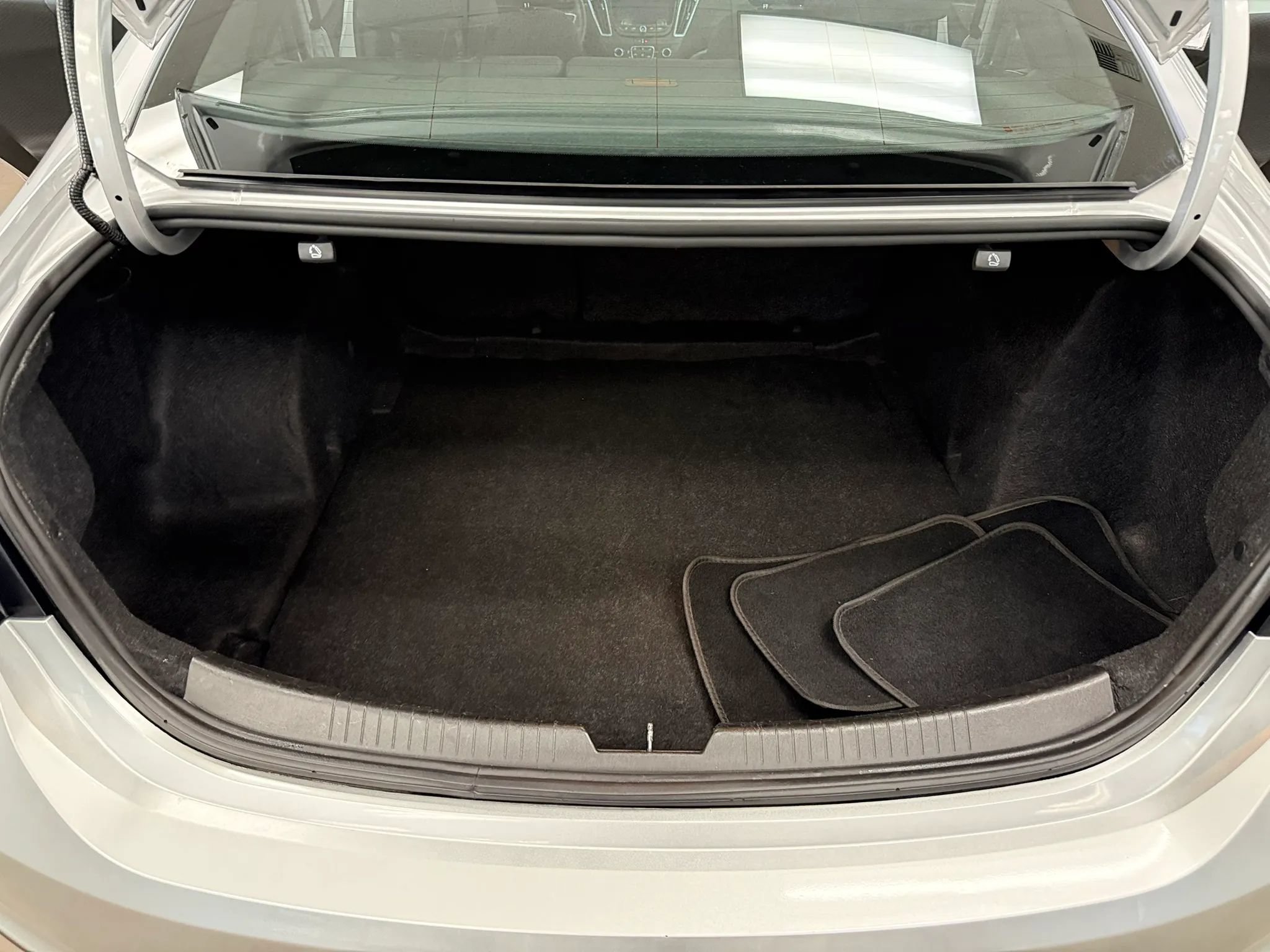 Used 2022 Chevrolet Malibu LT FWD image 11