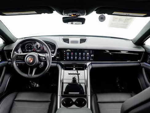 Used 2025 Porsche Panamera 4 image 21