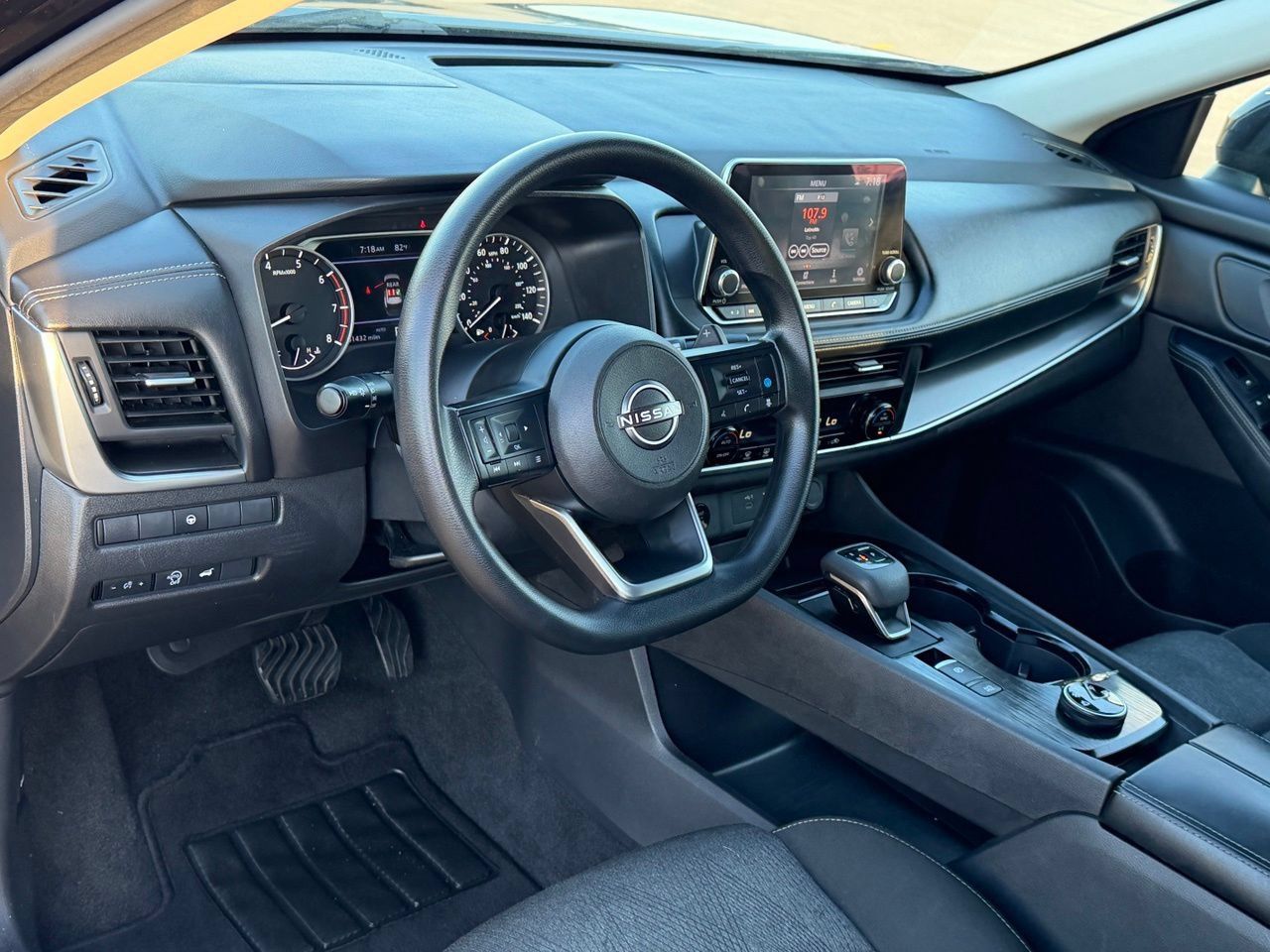 Used 2024 Nissan Rogue SV AWD/4WD image 15