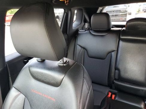 Used 2023 Jeep Compass Trailhawk w/ Trailhawk Convenience Group AWD/4WD image 14