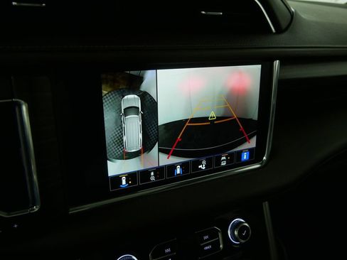 Used 2023 GMC Yukon XL Denali image 32