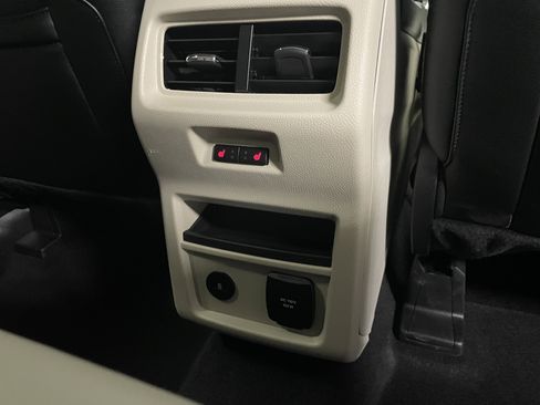 Used 2024 Ford Edge Titanium w/ Titanium Elite Package image 25