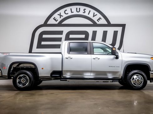 Used 2022 Chevrolet Silverado 3500 LT w/ Convenience Package image 8
