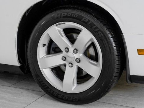 Used 2013 Dodge Challenger SXT image 45