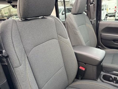 Used 2025 Jeep Wrangler Sport S image 27