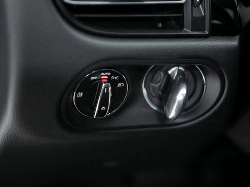 Certified 2025 Porsche Macan image 24