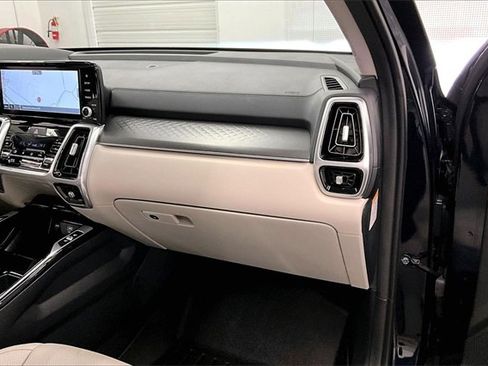 Used 2024 Kia Sorento SX Prestige image 16